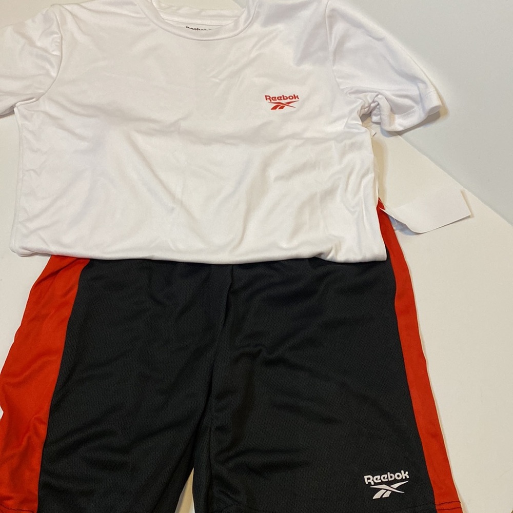 Reebok 2 piece set boys NWT! Size 8